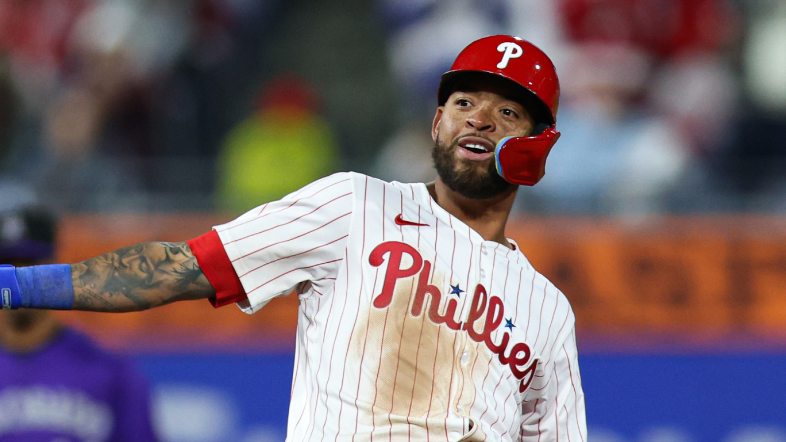 Watch: Phillies' Edmundo Sosa takes away home run in first OF start