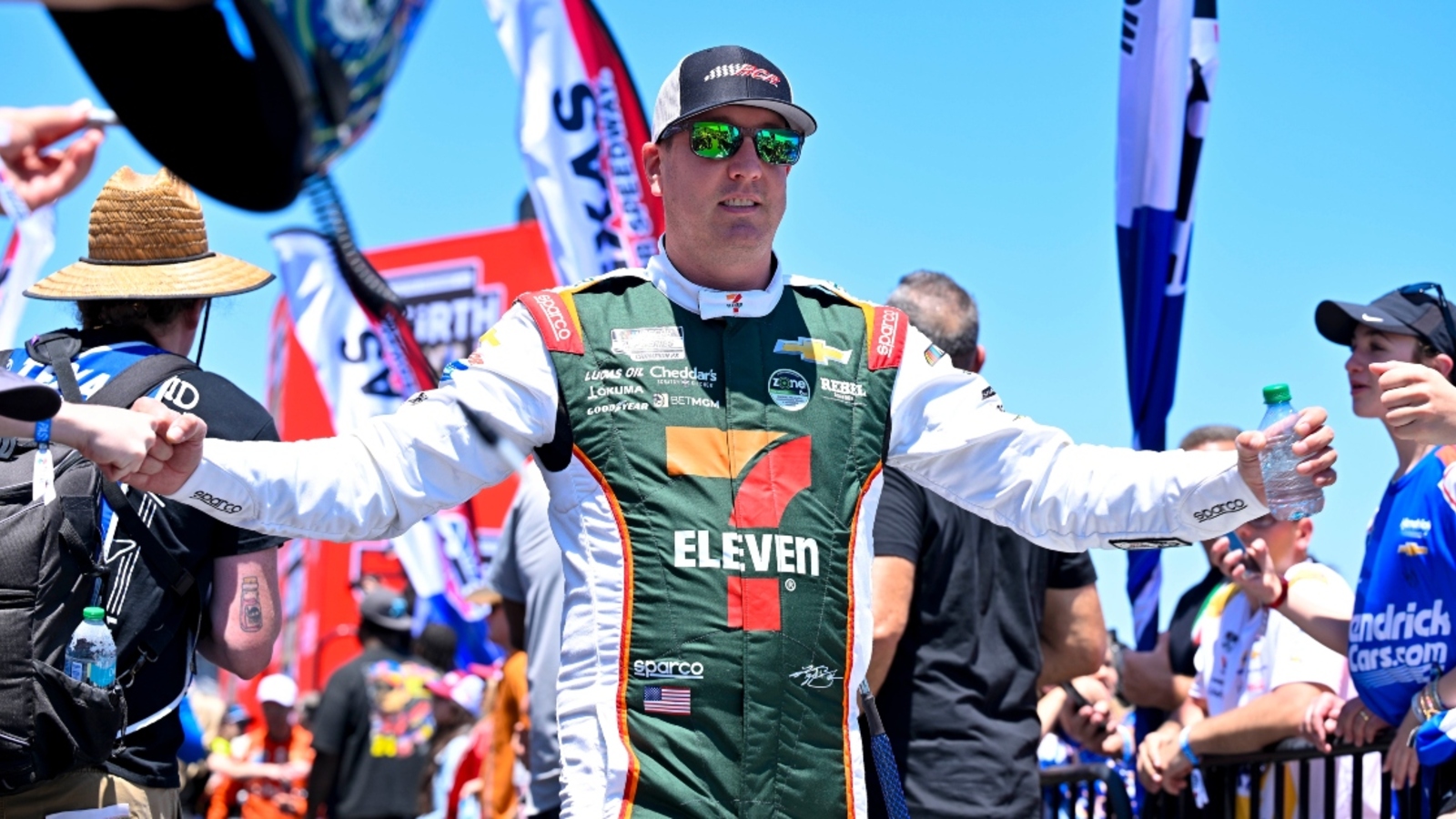 Kevin Harvick, Clint Bowyer debate what’s plaguing Kyle Busch, RCR during chaotic Texas race