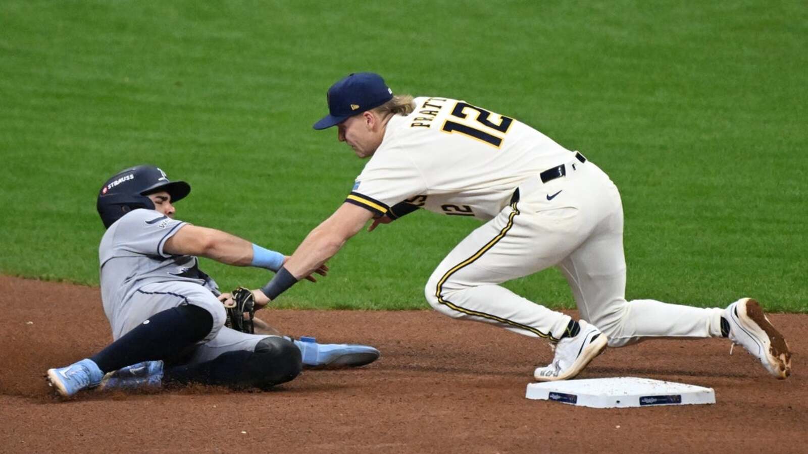 Brewers Edge Rays 3-2 in World Series Opener Behind Misiorowski, Megill