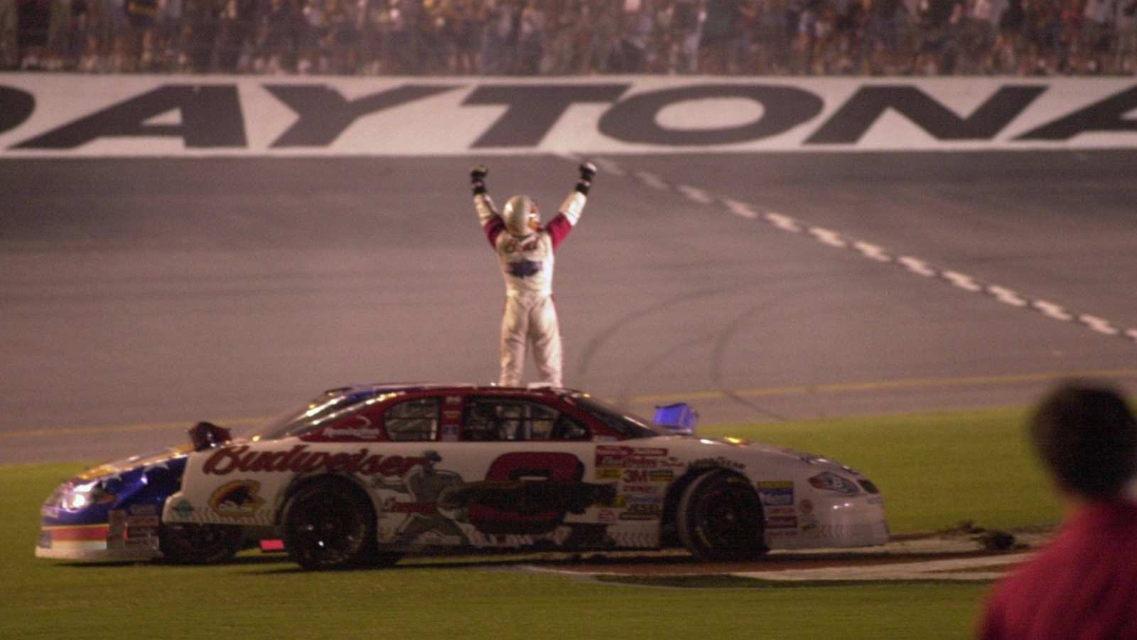 Dale Earnhardt Jr. recalls making amends with Daytona before his 2001 victory