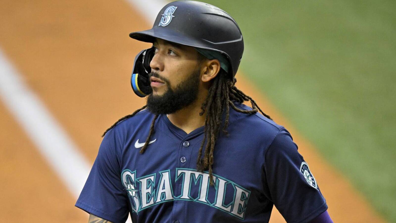 Mariners GM has injury updates on Gold Glove-winning SS, others