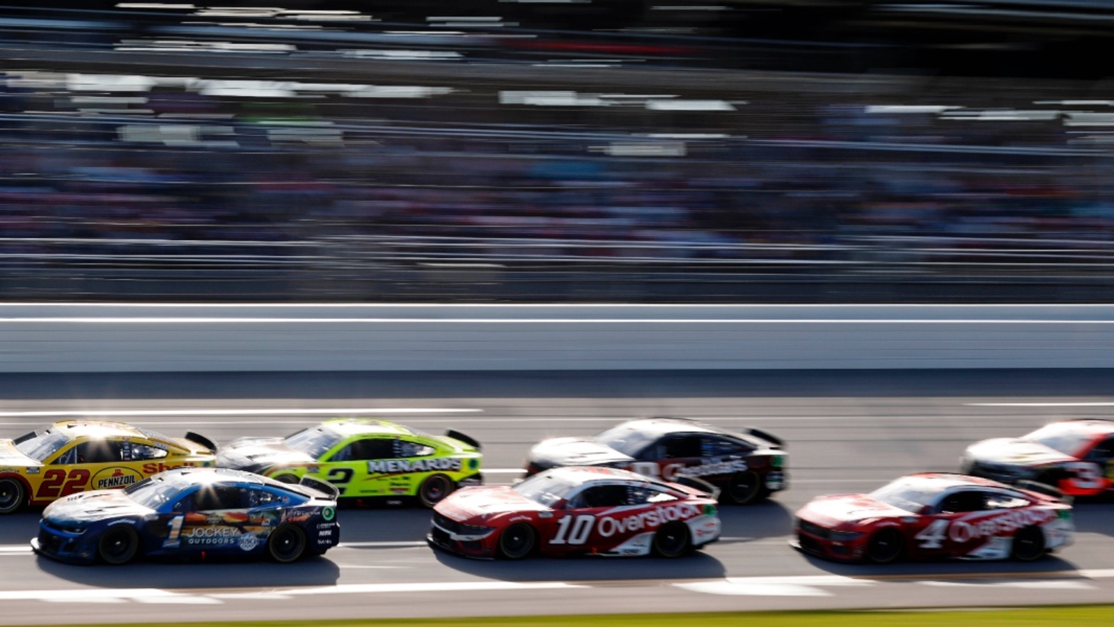 Kevin Harvick calls on NASCAR to make drastic changes to speedway package following Talladega