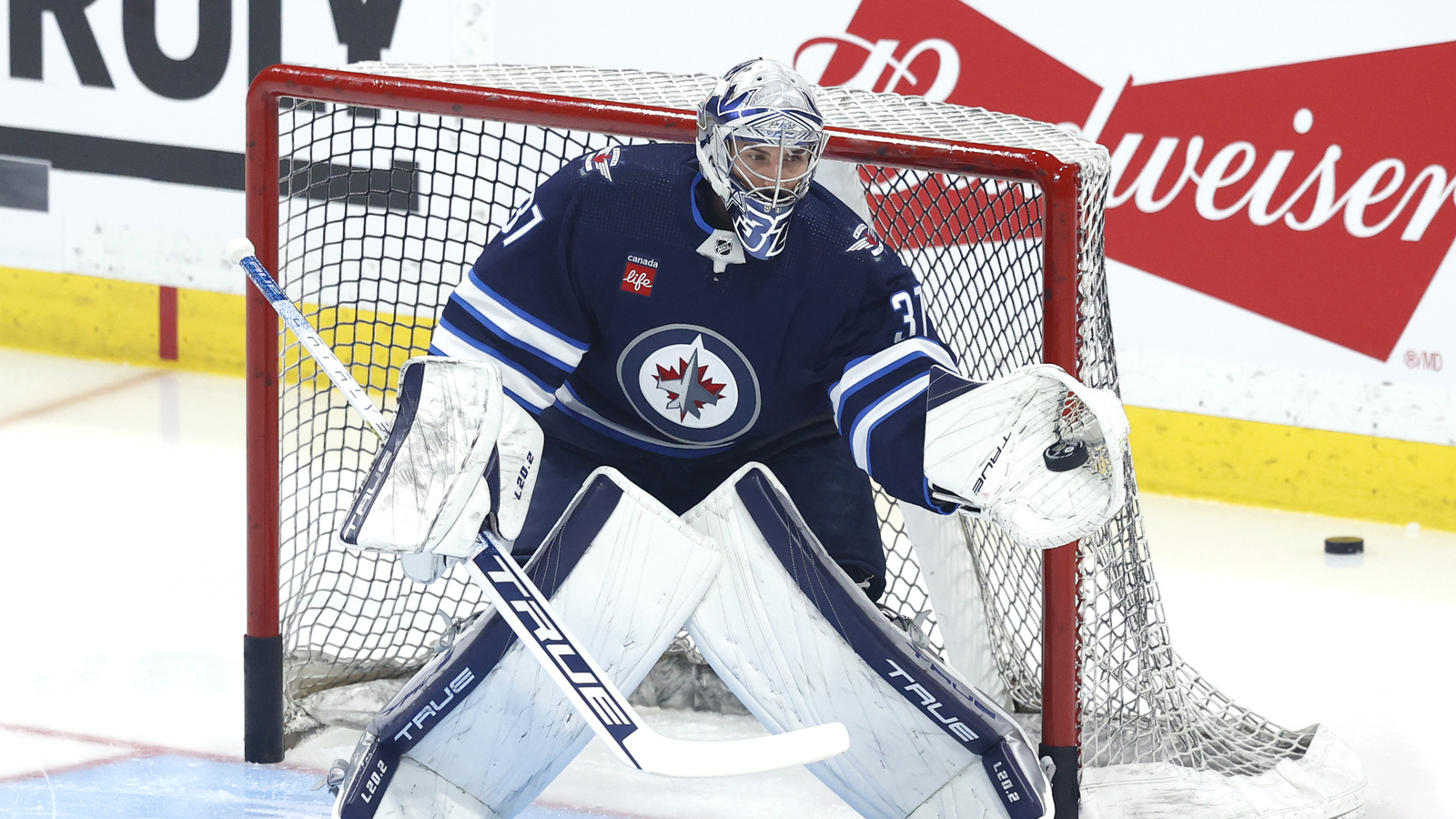 Jets’ Hellebuyck and Scheifele Leave Door Open to Re-Signing