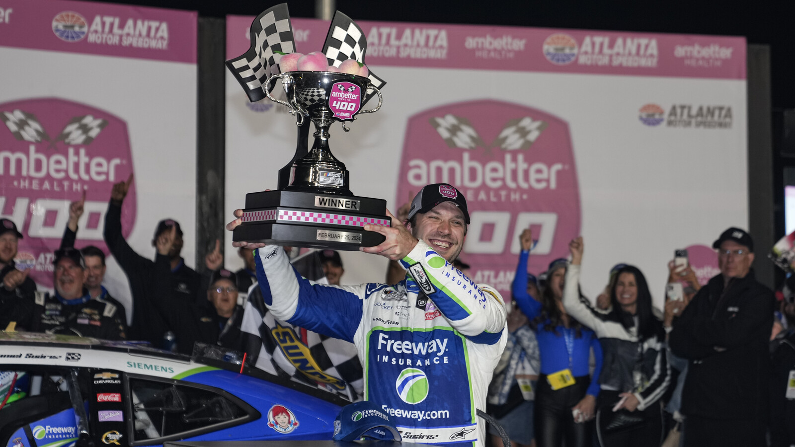 Suarez edges Blaney and Busch in three-wide finish for second Cup career victory at Atlanta