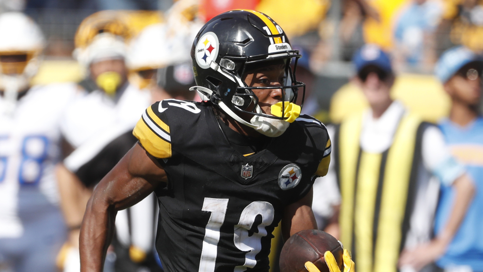 Calvin Austin III expands on how workouts with Aaron Rodgers have Steelers 'excited' about 2025 season