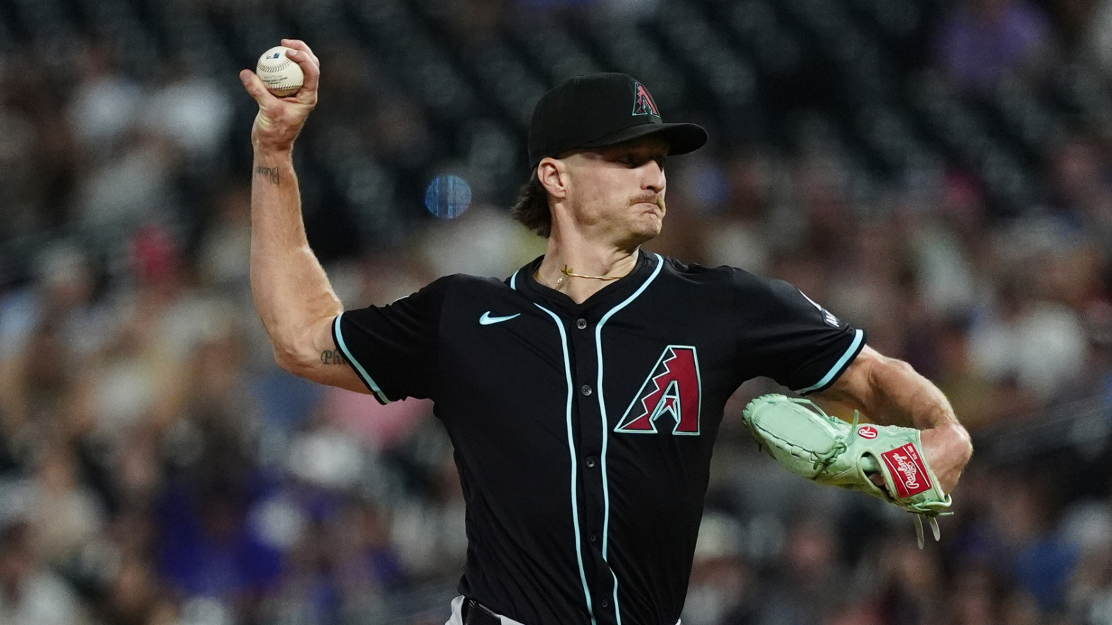 Brewers pull off late deadline deals with NL West teams