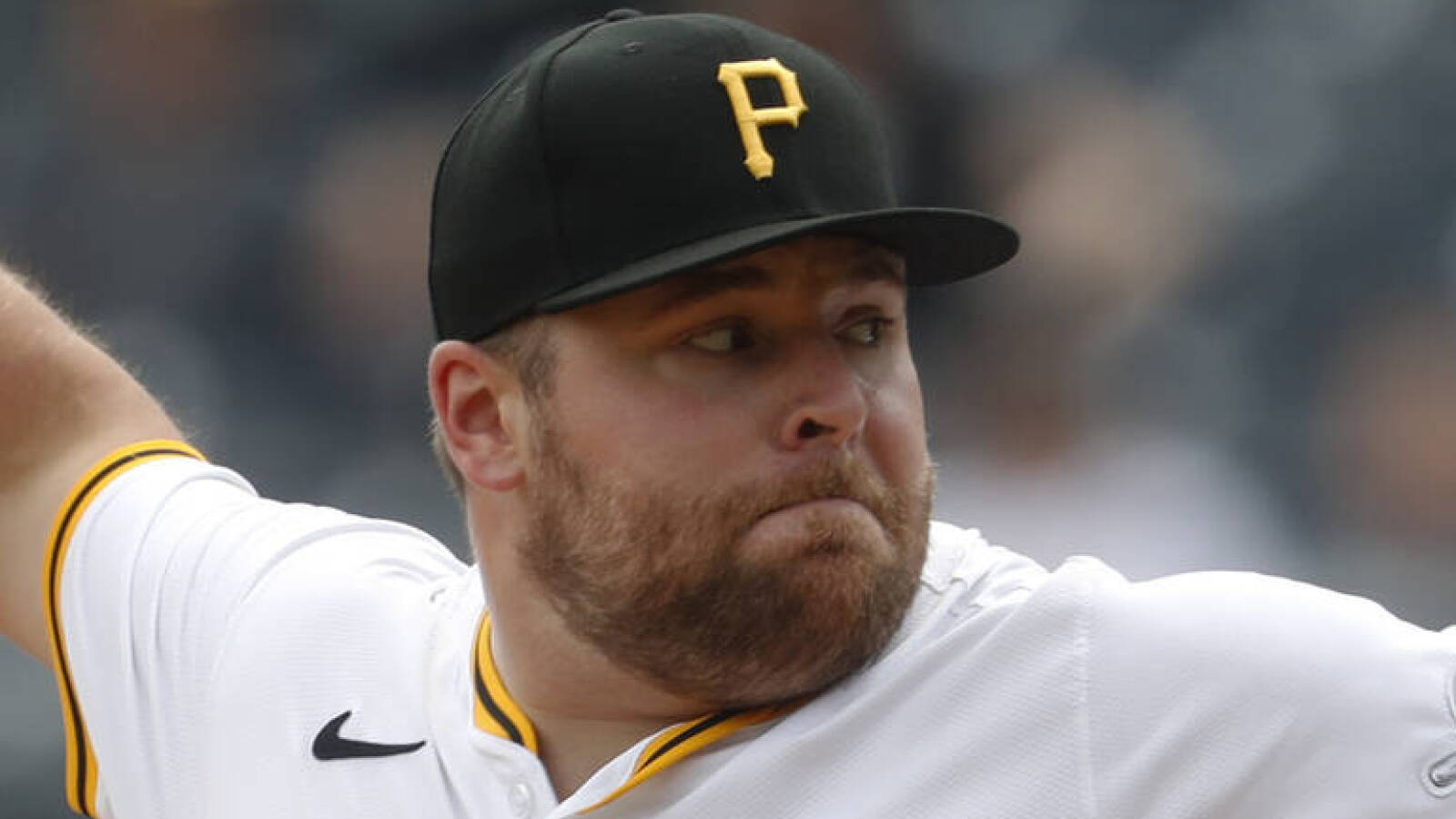 Watch: Pirates 1B defends closer after another blown save