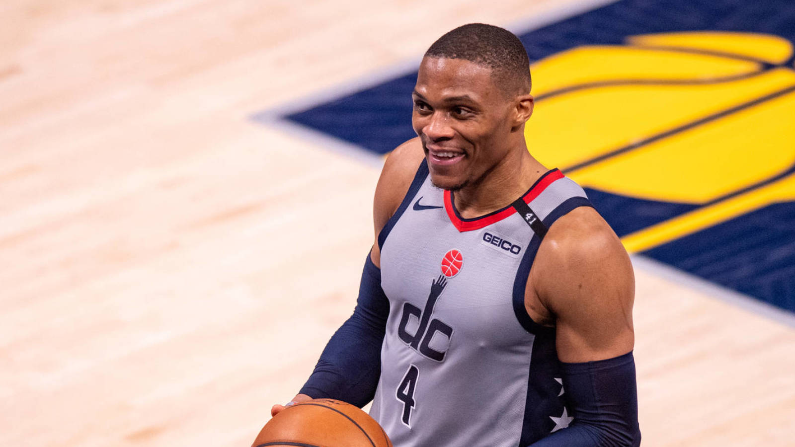 Russell Westbrook has great winning block on night he ties Oscar Robertson