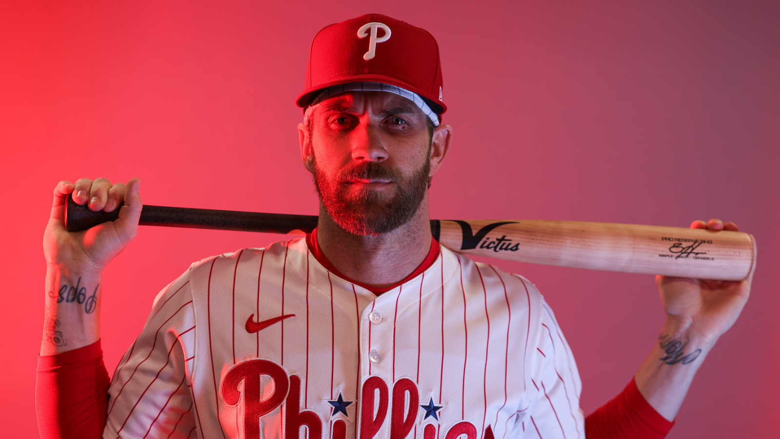 Bryce Harper takes Phillie Phanatic bromance to next level