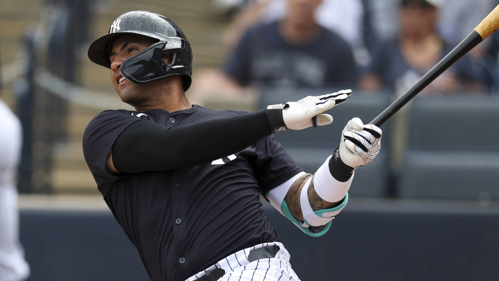 Watch: Yankees infielder continues batting practice during earthquake