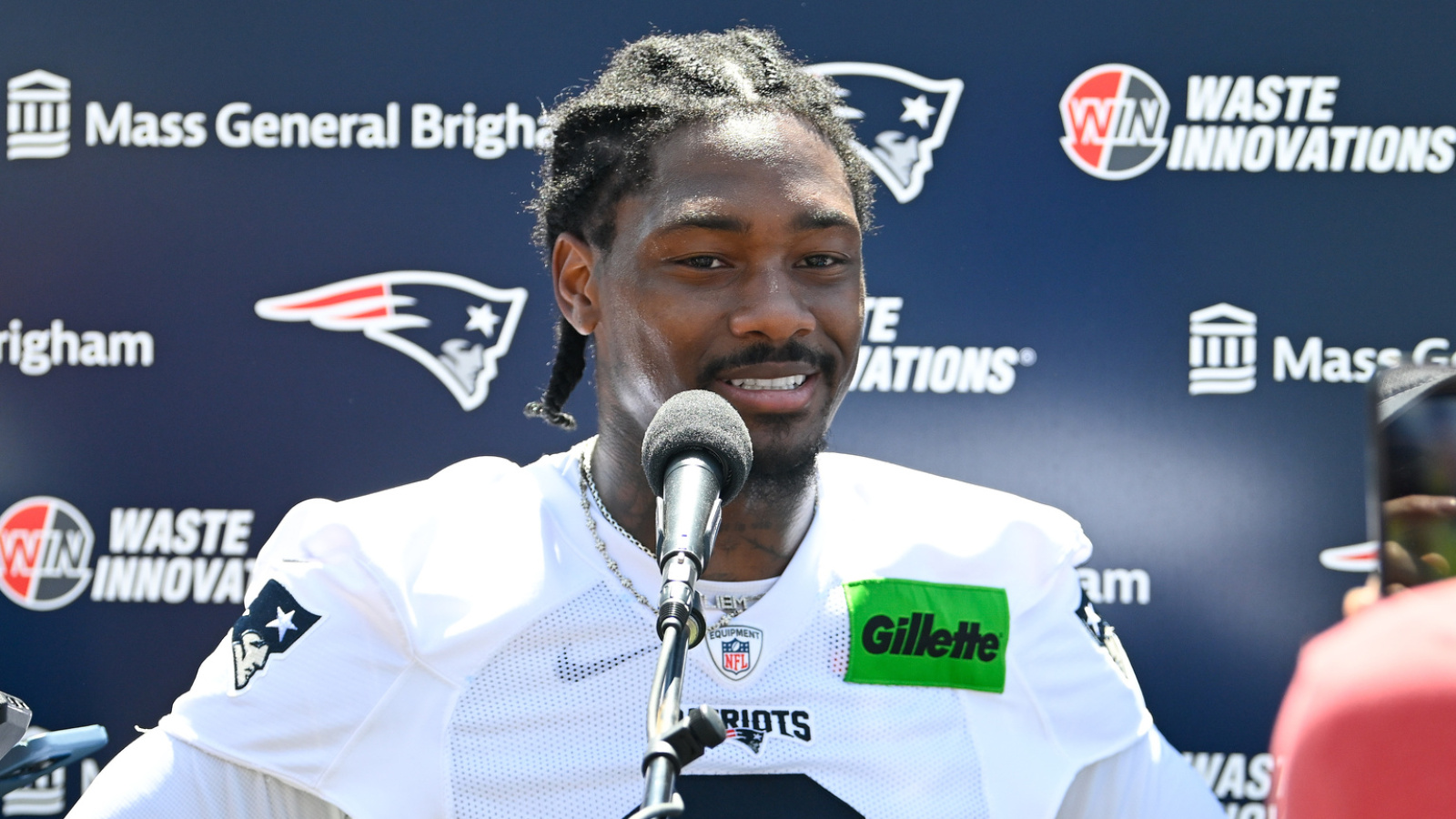 Patriots front office gives curious update on Stefon Diggs