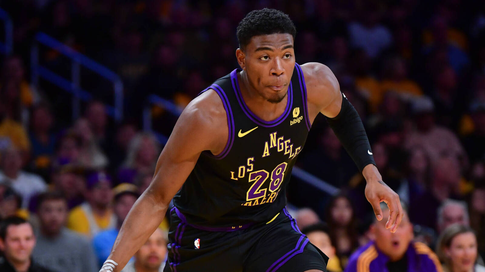 Lakers forward undergoes surgery for nasal fracture