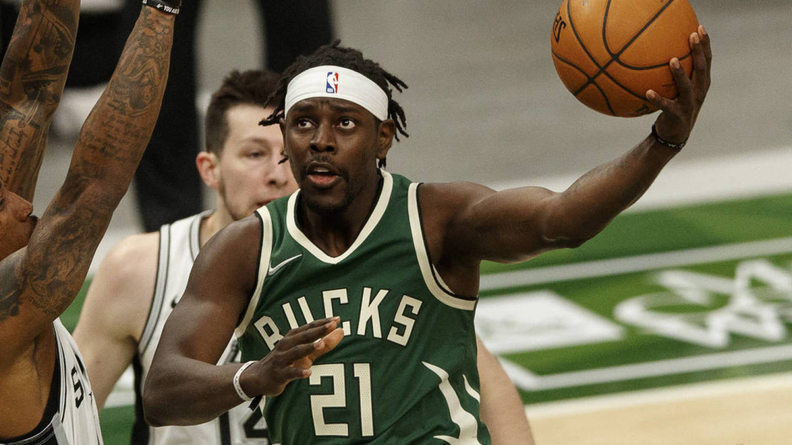 Jrue Holiday, Bucks agree to four-year extension worth up to $160 million