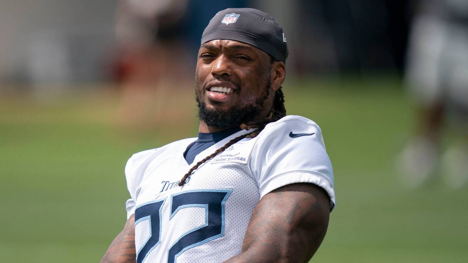 Titans give star RB Derrick Henry $2M raise for 2022 - NewsOpener