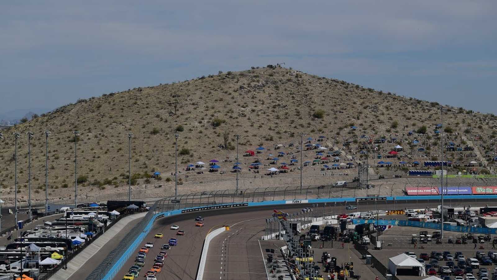 Toss-the-trophy trend alive as NASCAR jumps to Phoenix