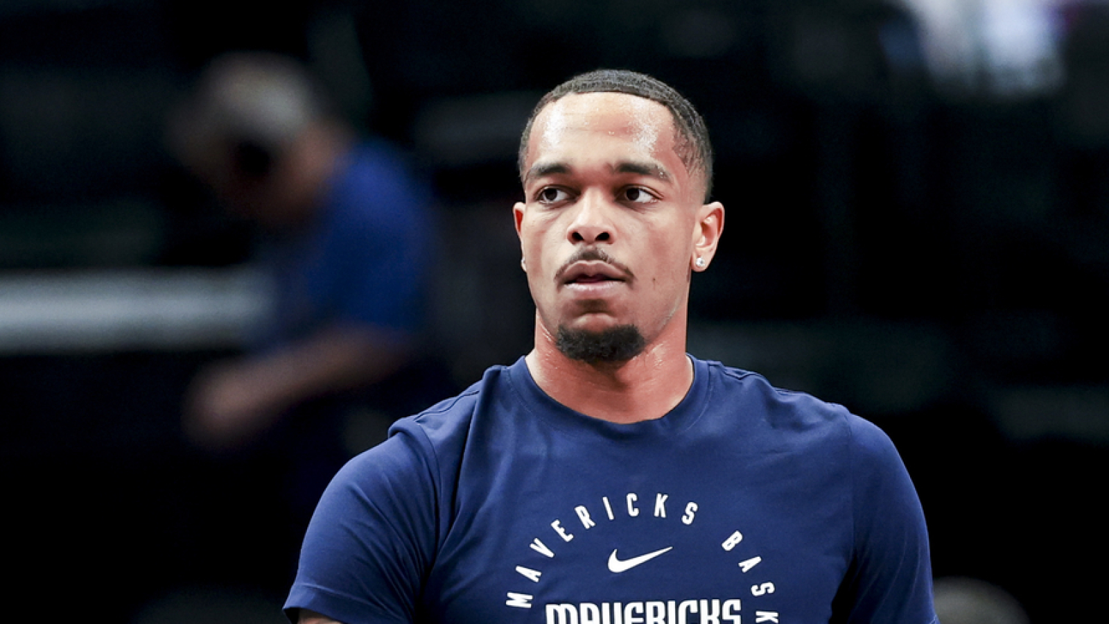 Mavericks player sends a message to team's protesting fans