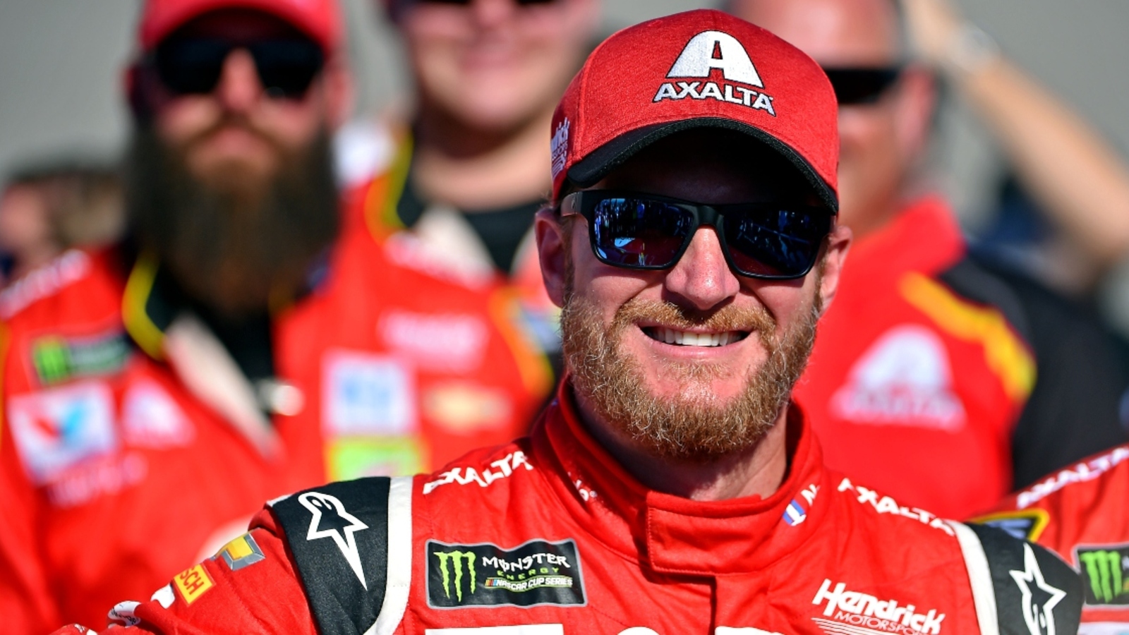 http://www.yardbarker.com/media/b/1/b12225d000cc43aba3ed171710fa81a36683cdef/thumb_16x9/Dale-Earnhardt-Jr-17.jpg