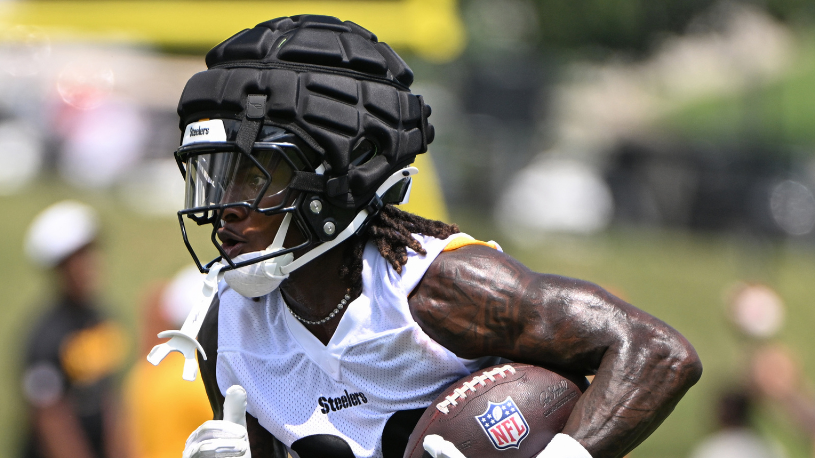 Concern surfaces for Steelers rookie RB at training camp