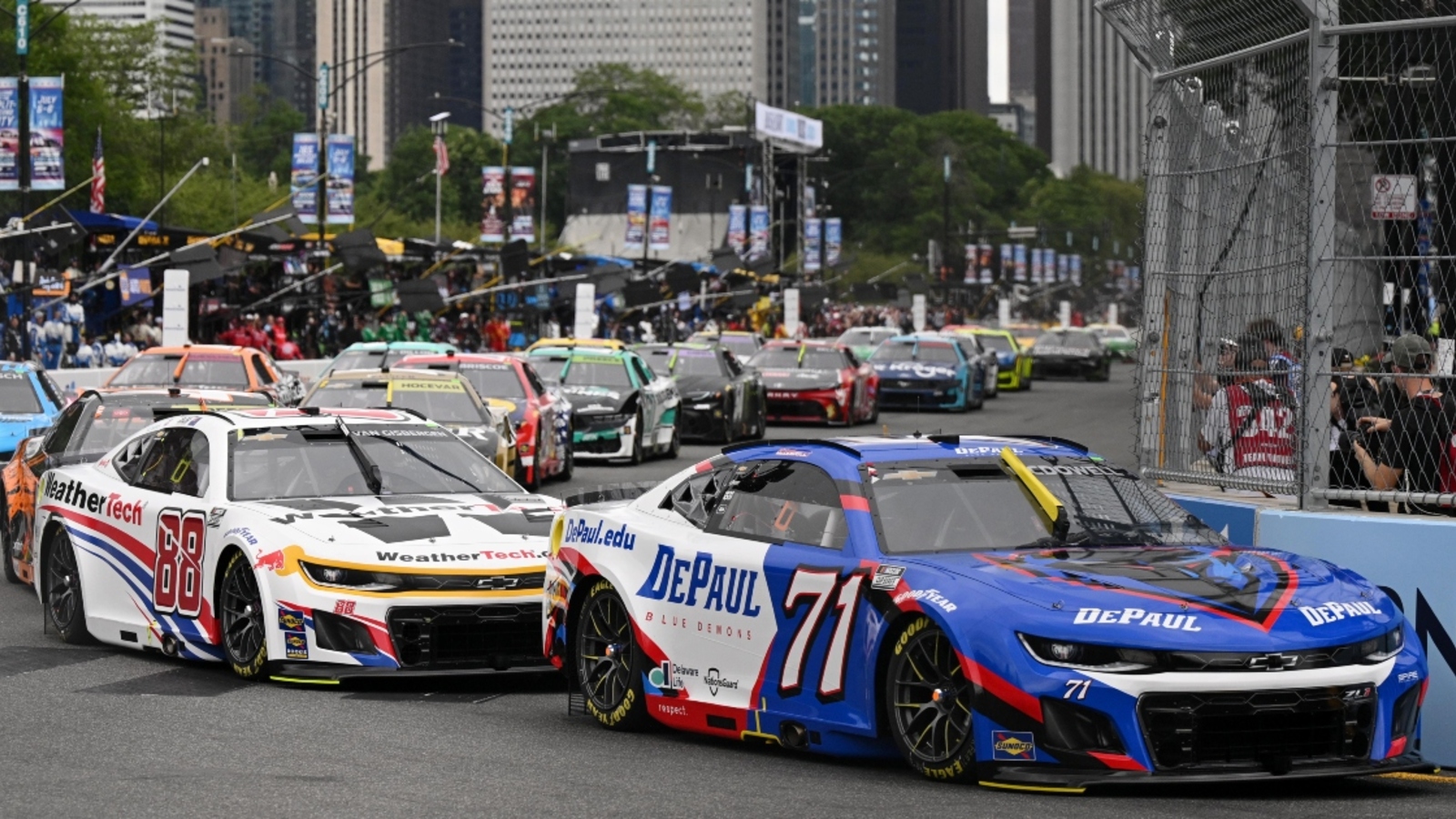 Michael McDowell forced to pit from lead due to mechanical issues at NASCAR Chicago Street Race
