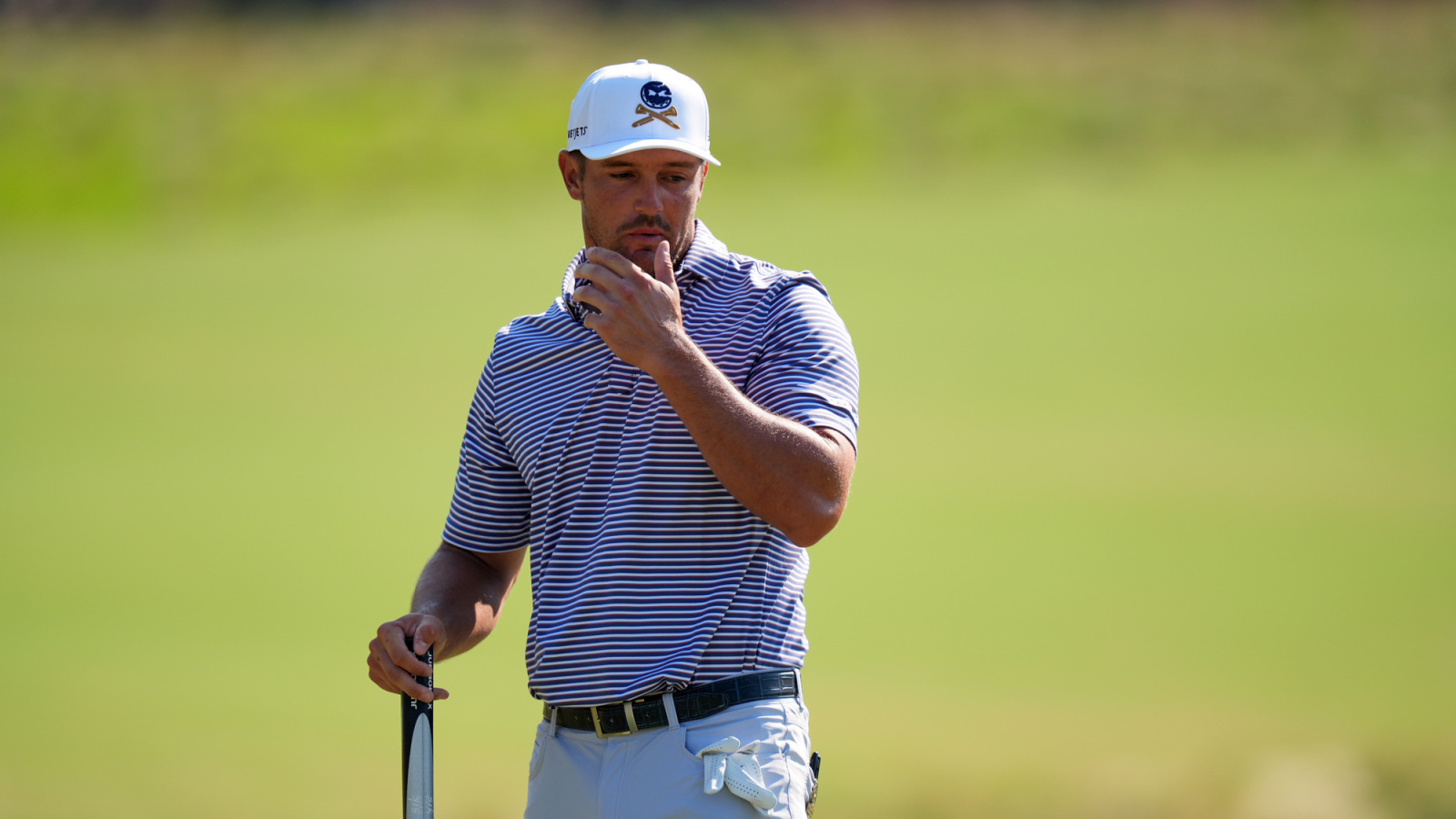 Is Bryson DeChambeau dealing with an injury as he leads U.S. Open?