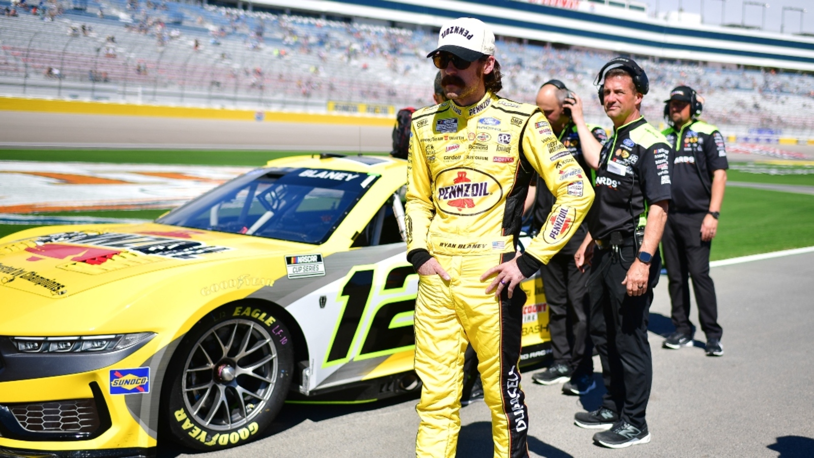 Insider points unemployed NASCAR crew members to Penske as Ryan Blaney pit woes continue at Darlington