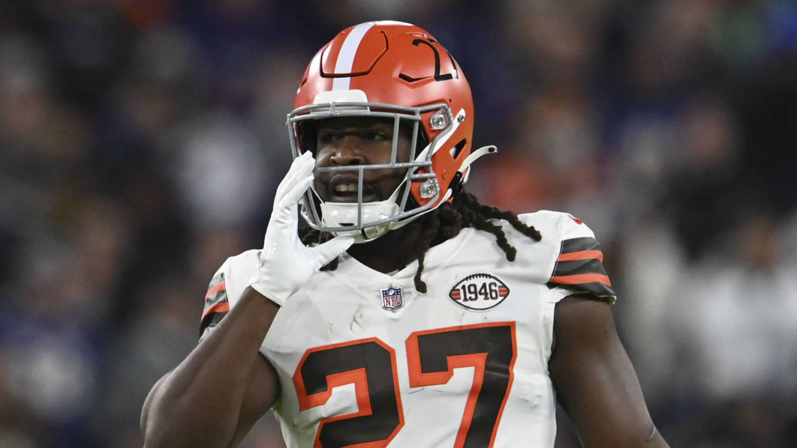 kareem hunt s father criticizes baker mayfield via facebook yardbarker