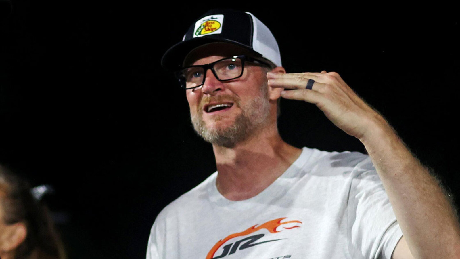 http://www.yardbarker.com/media/b/6/b695bdd4f7b37a41db02bdc69e37e245b6adb658/thumb_16x9/EarnhardtDaleJr_240720_001_CaseyPeter_USAT.jpg