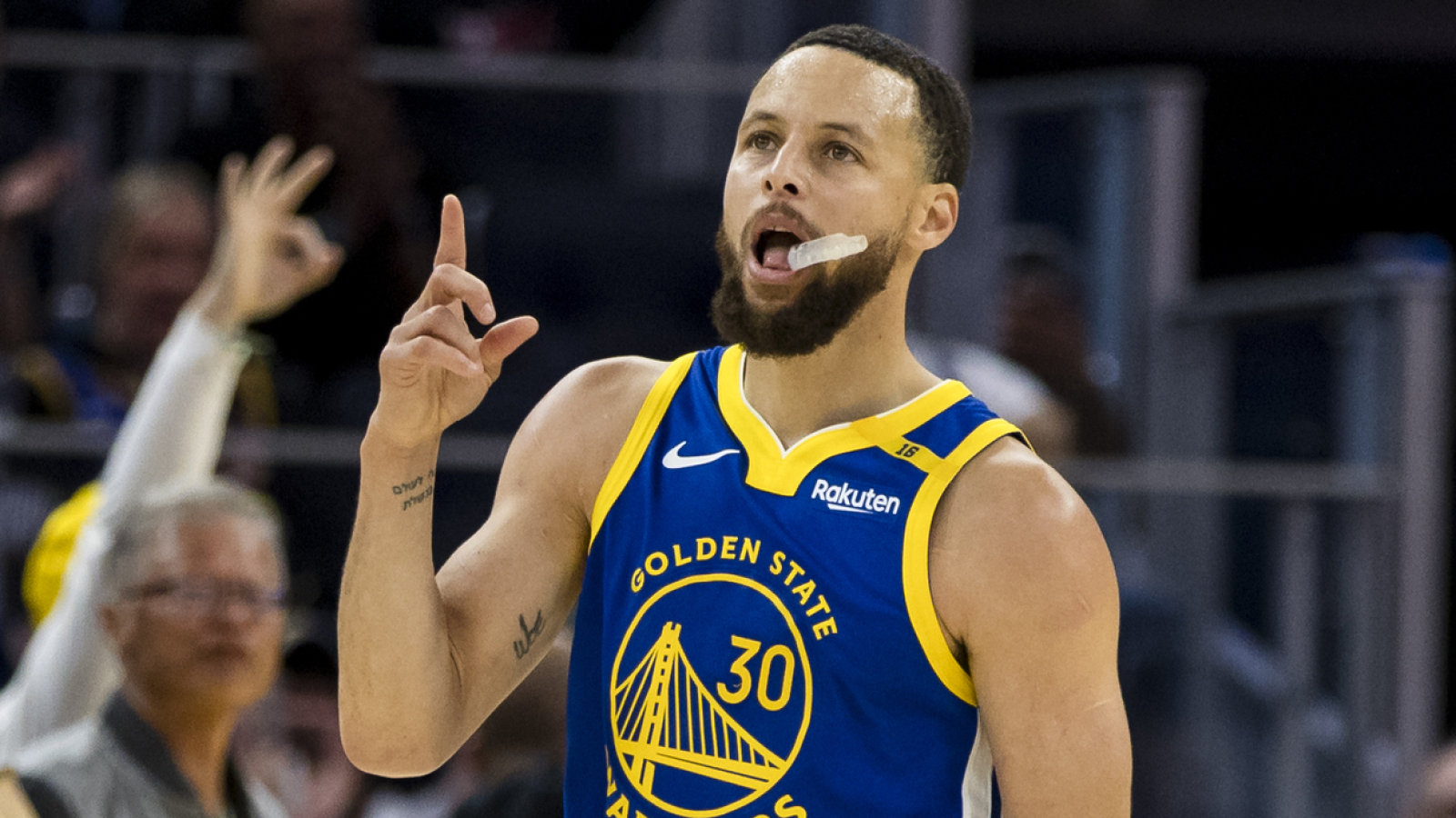 Watch: Stephen Curry gives game ball from milestone night to wife Ayesha