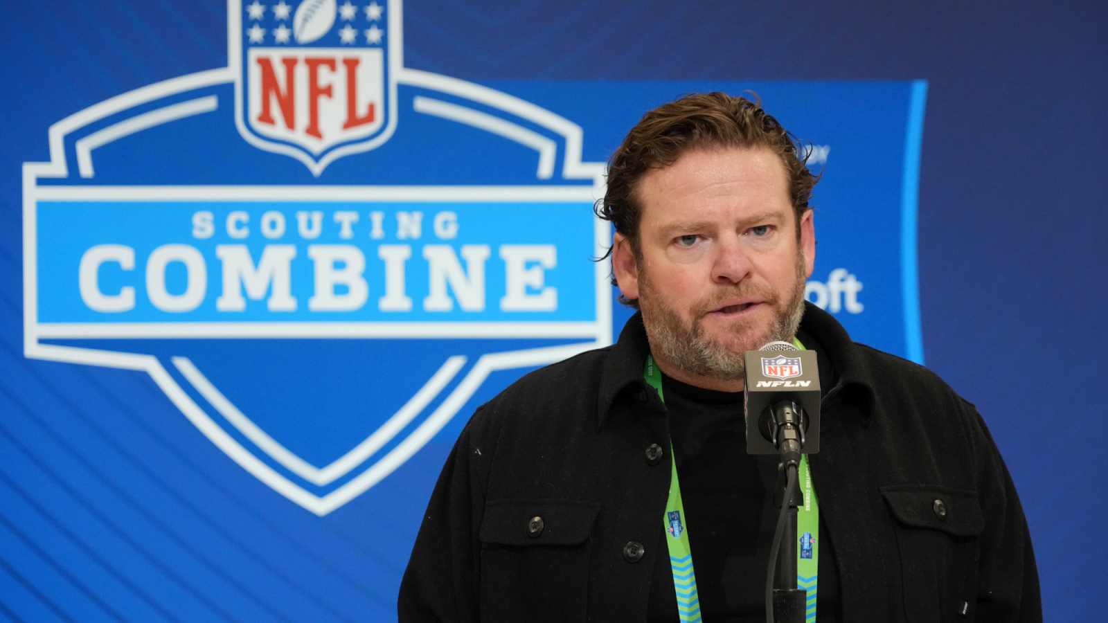 Seahawks commit to continuity by extending key executive