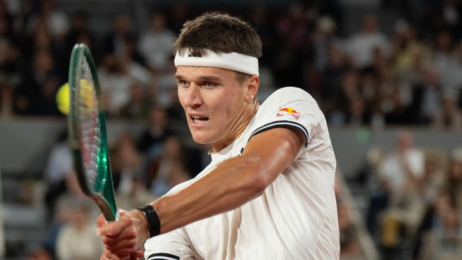 'You're supposed to bring in your mum at that stage': Andre Agassi laments Jakub Mensik using mental coach last minute during French Open semi-final