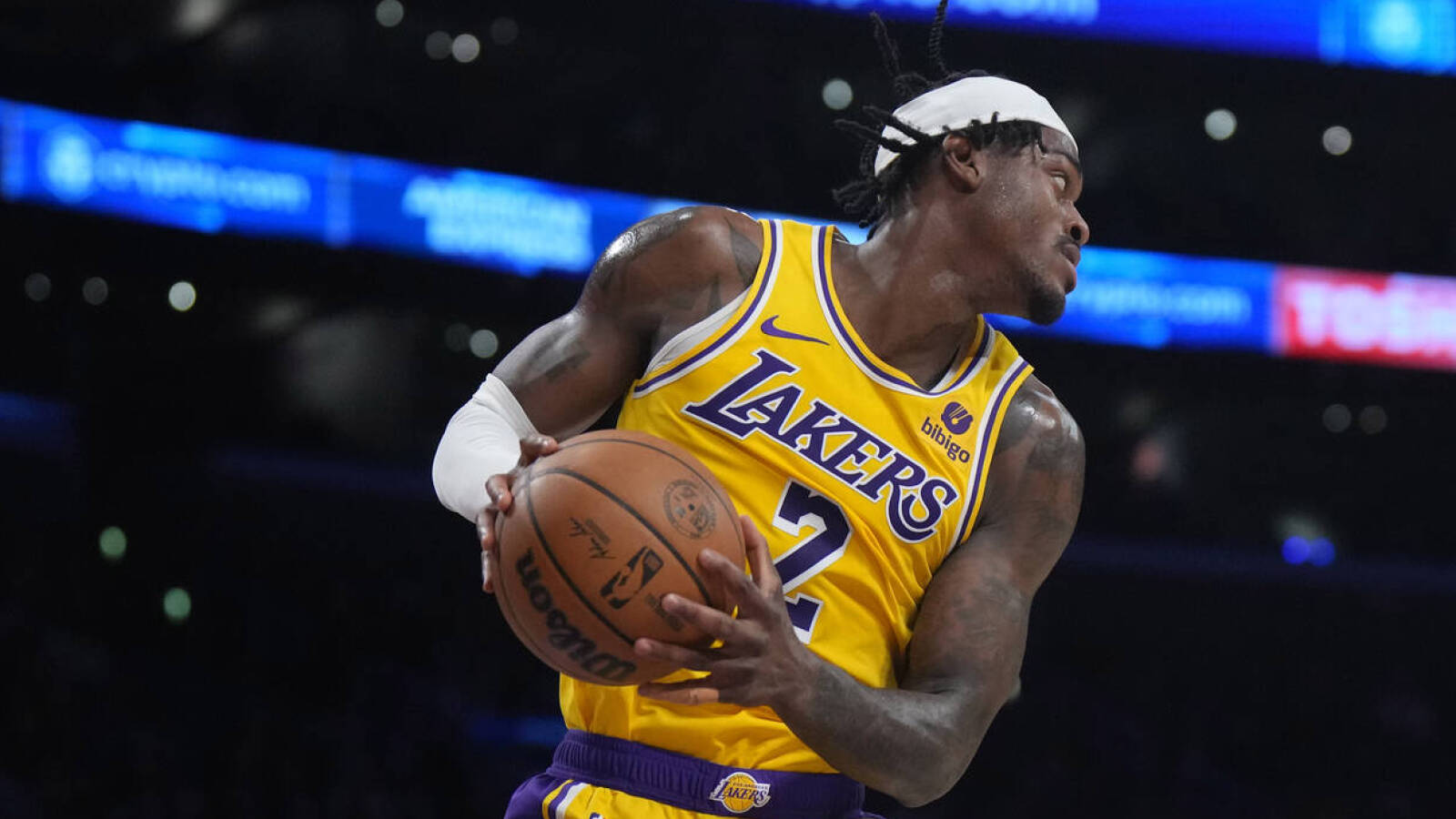Lakers forward dealing with 'significant' foot injury