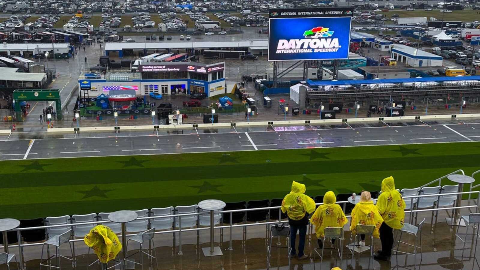 Daytona 500 postponed, joins Xfinity opener on Monday