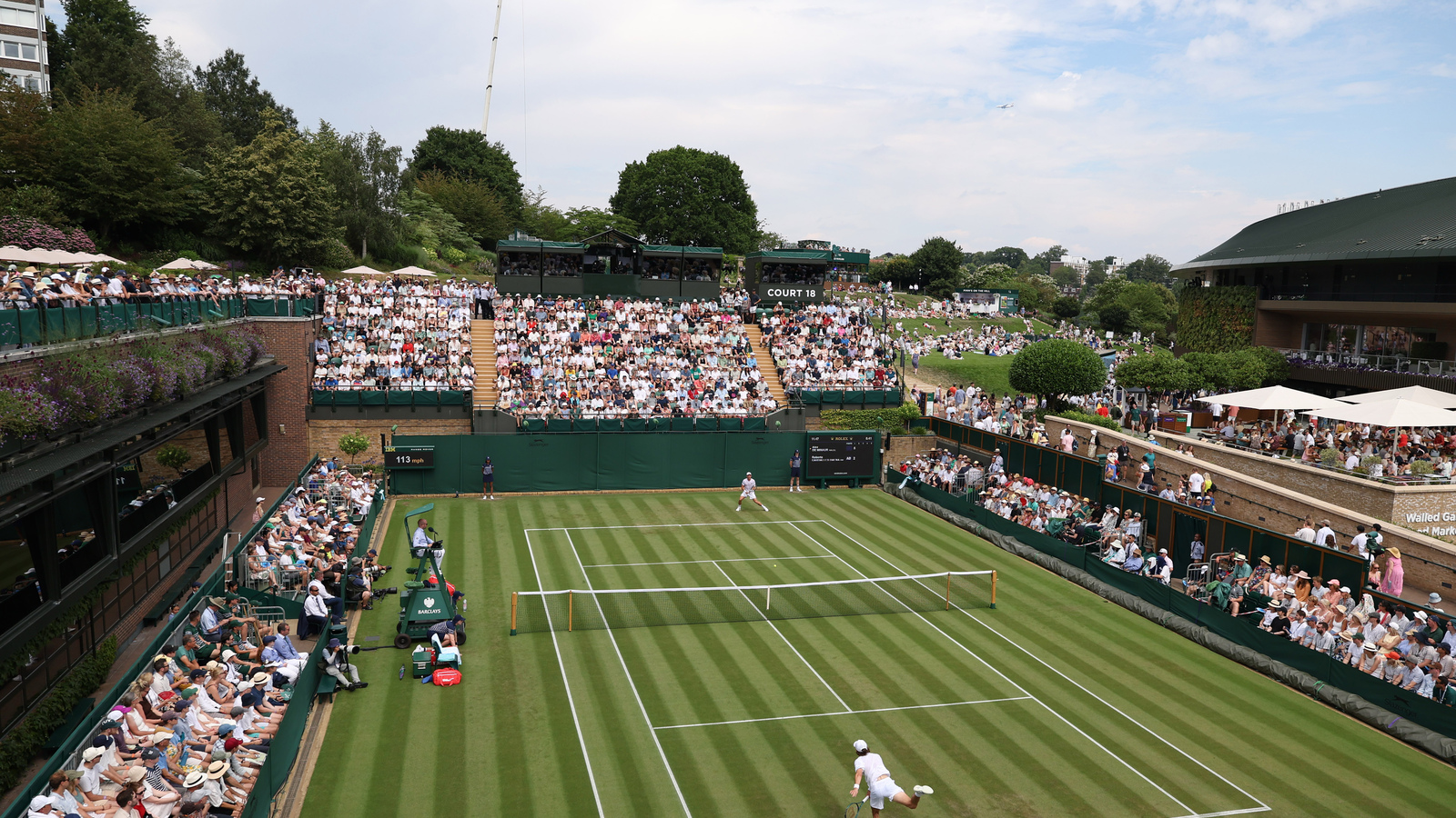 How does scoring work in tennis matches and what do 15, 30, and 40 mean in tennis scoring?
