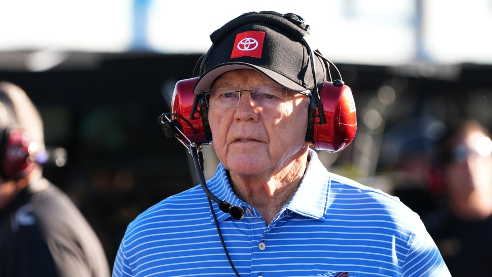http://www.yardbarker.com/media/b/d/bd78e20a7f2912d3824b2b3fa243d5ac75e11449/thumb_16x9/nascar-insiders-react-to-joe-gibbs-racing-changing-course-on-controversial-policy-there-are-conseque.jpg