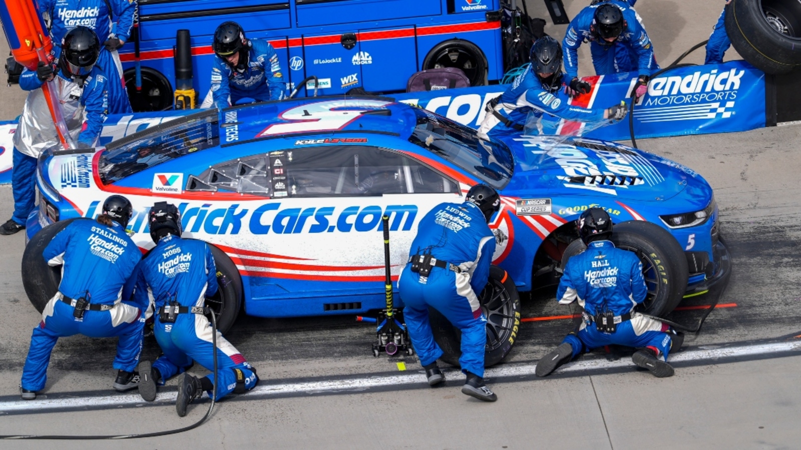 Kevin Harvick proposes ‘NFL-style’ pit crew draft for NASCAR: ‘Teams are going to be pissed’