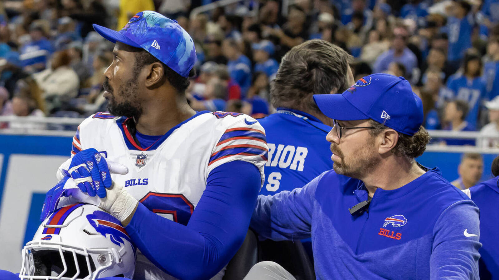 Bills' Von Miller carted off with knee injury