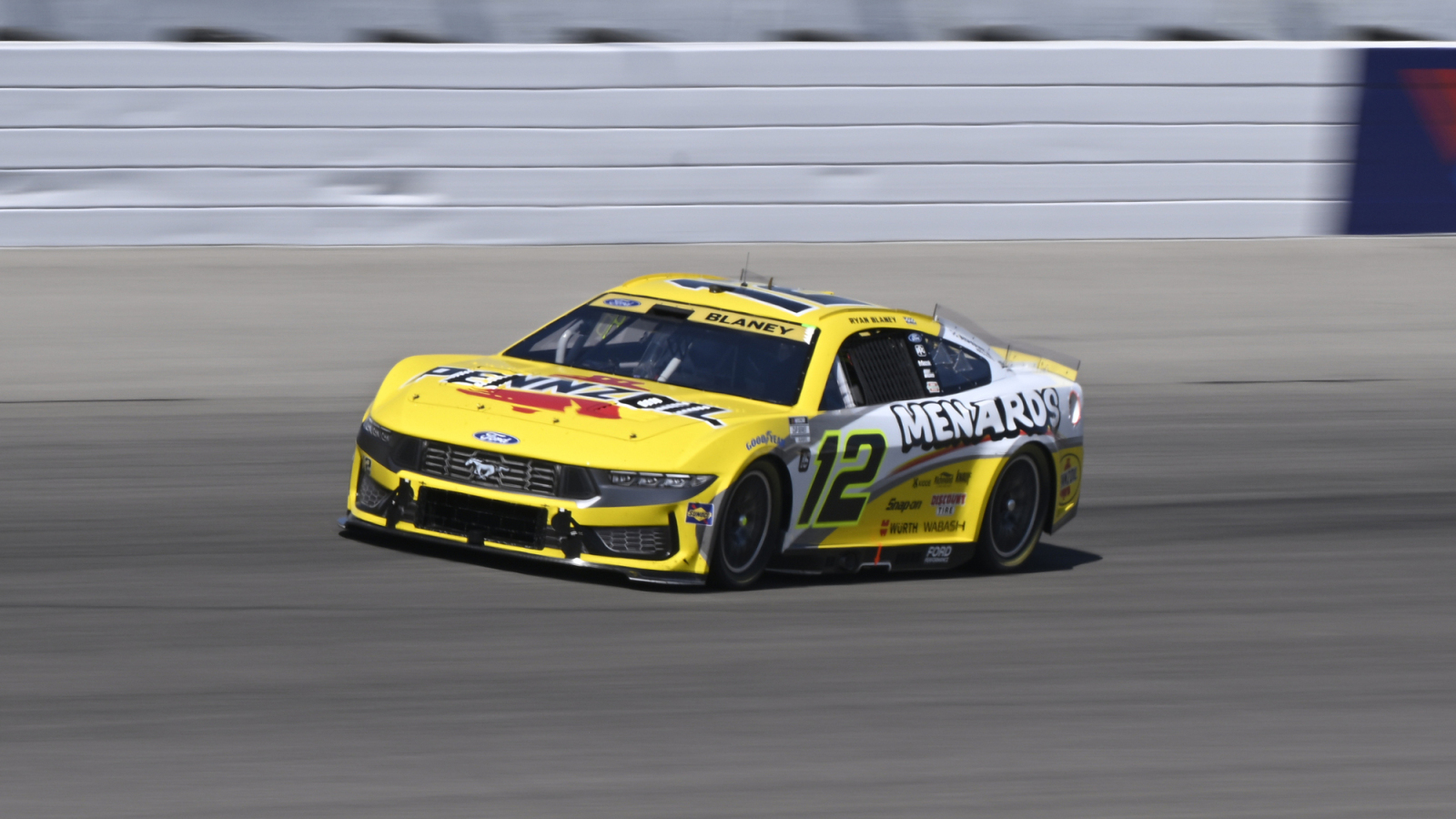 Blaney’s Masterful Pass: How He Outdueled His Teammate at the Magic Mile