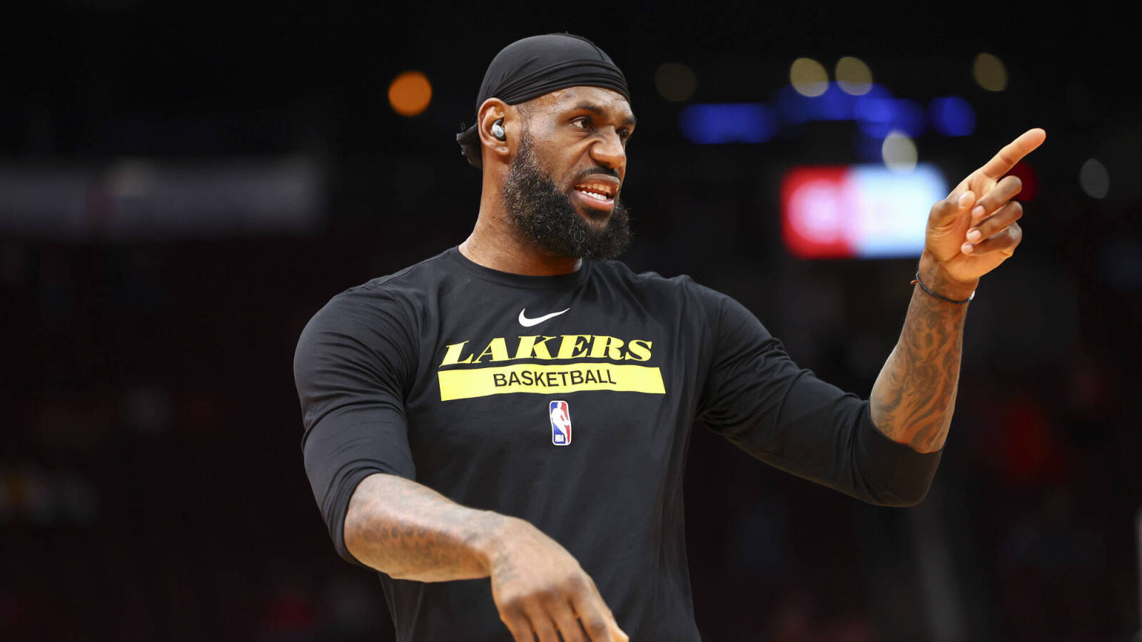 Lakers teammate provides cryptic update on LeBron James' foot injury