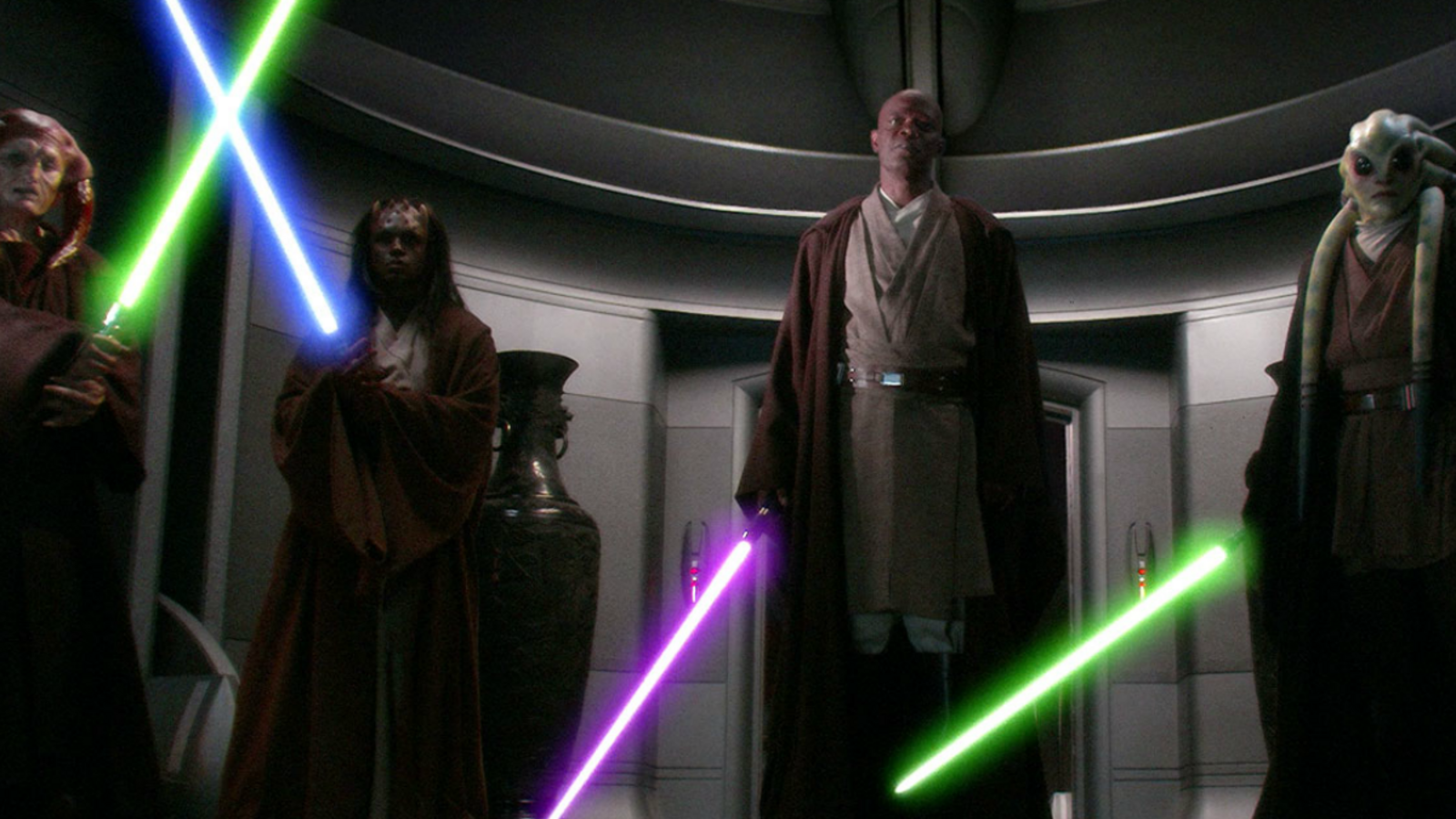Everything We Know About Lightsabers in the STAR WARS Universe