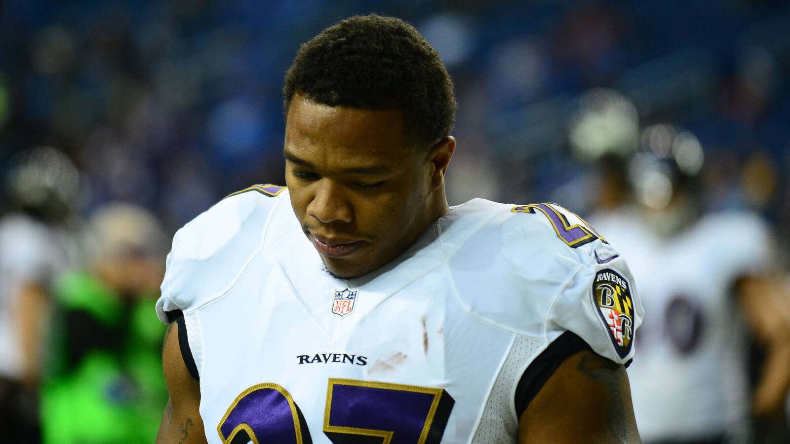 Ravens face criticism for decision to honor controversial former player