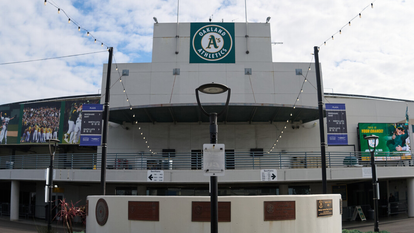 Athletics agree to sell their share of Coliseum land