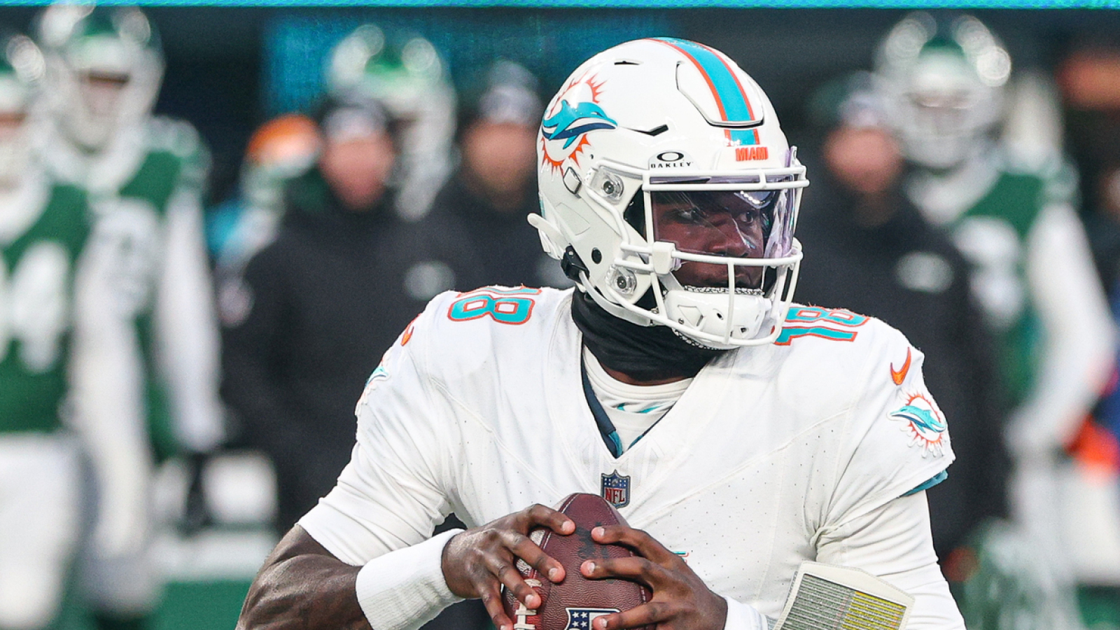 Report: Browns sign ex-Pro Bowl QB as injuries pile up