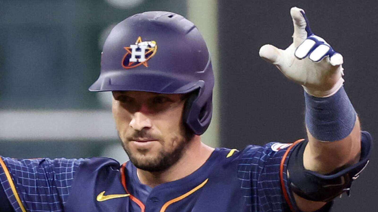Astros 3B breaks out of slump in contract year