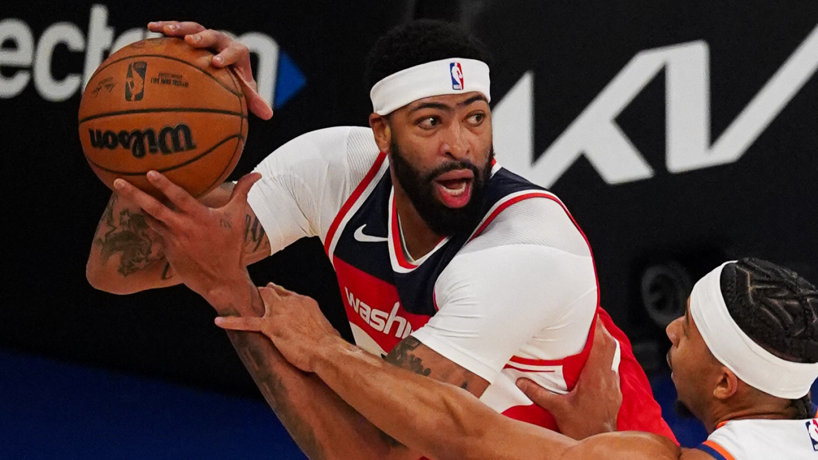 Anthony Davis scores 34 points in Wizards debut, drawing MVP chants