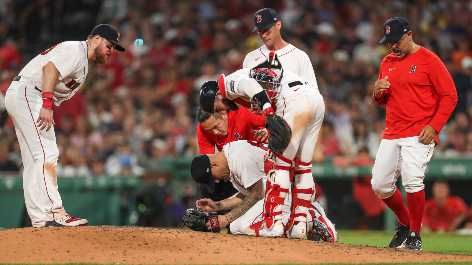 Red Sox pitcher hit by line drive in the face, exits game