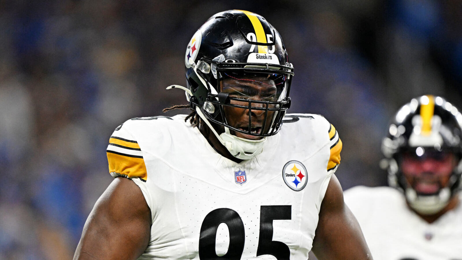 Steelers giving DL Keeanu Benton franchise record contract