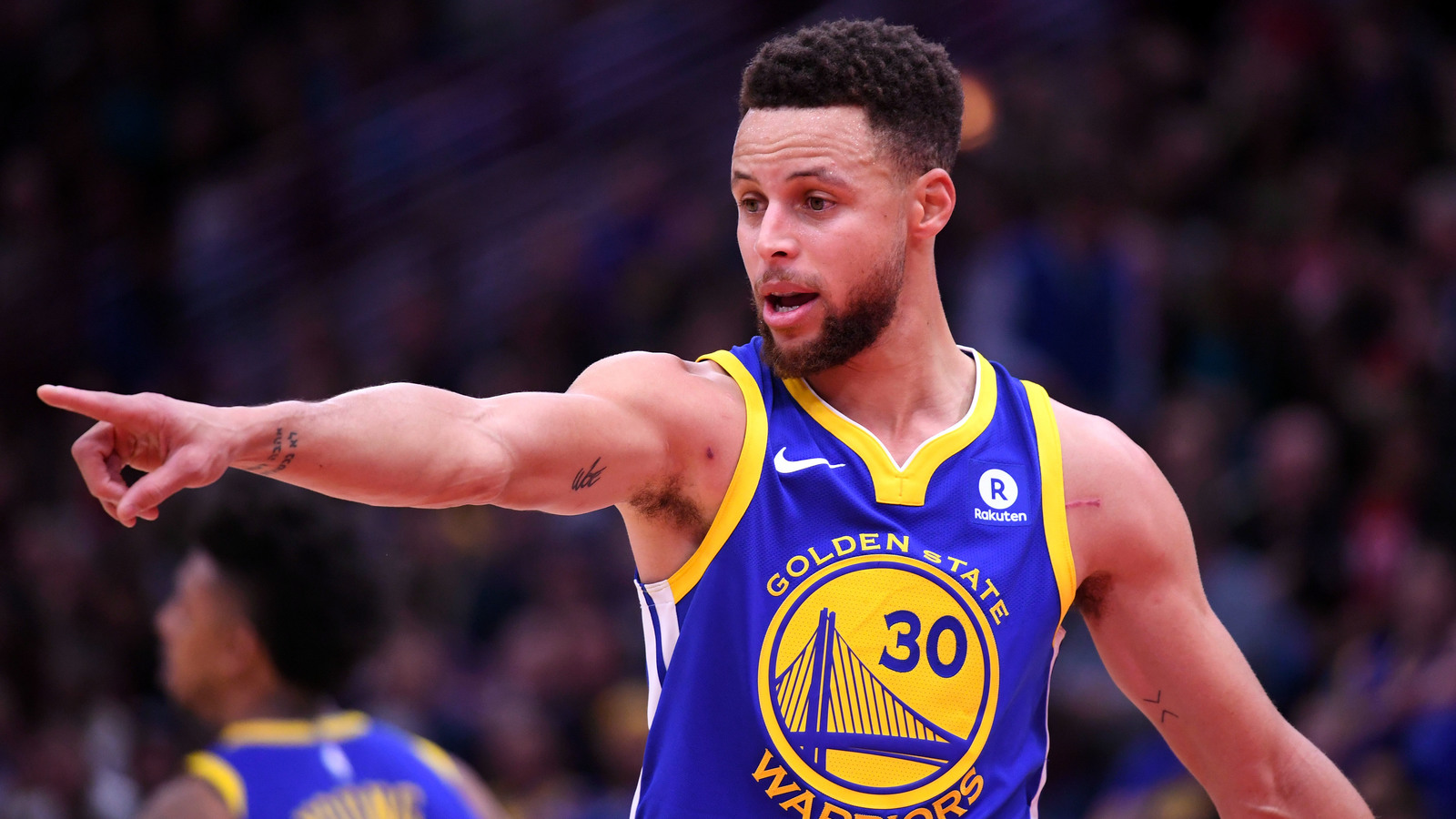 WATCH Stephen Curry throws ball at Bulls player