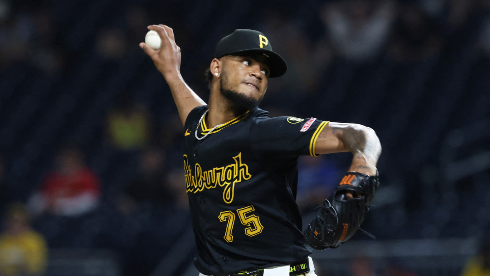 Pirates make surprising decision on Camilo Doval