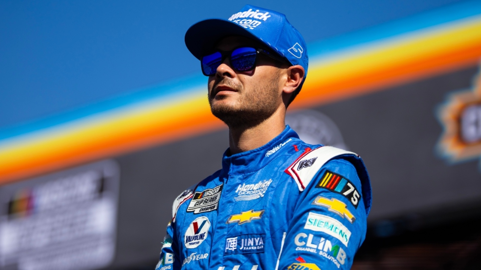 Kyle Larson wins Knoxville Nationals over talented World of Outlaws field