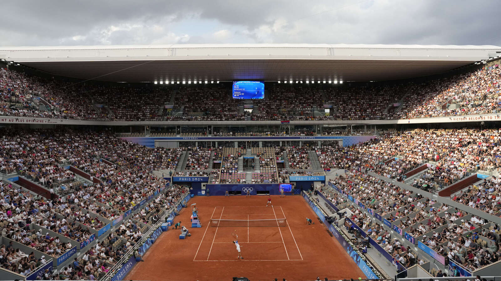 First rain delay of 2025 French Open as players forced off court